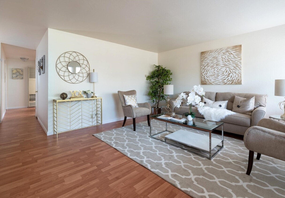 Foto principal - 4091 Park Center Ln