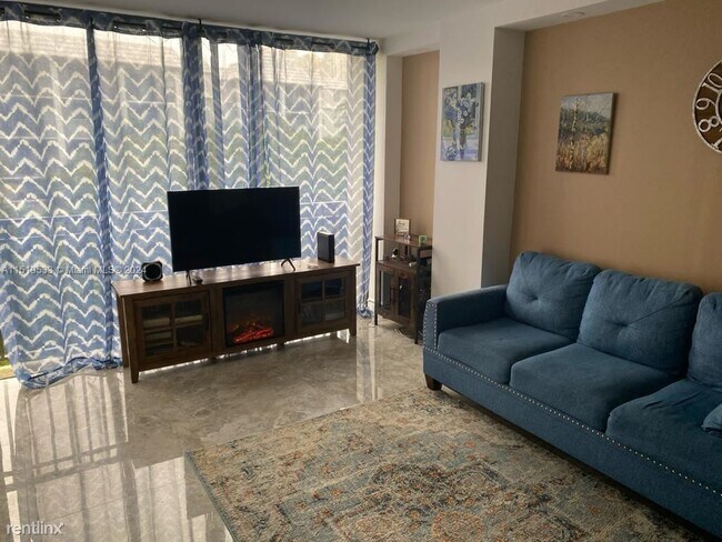 Foto del edificio - 3 br, 2.5 bath House - 17021 N Bay Rd Apt 402
