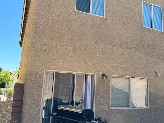 Foto del edificio - 9242 Wittig Ave
