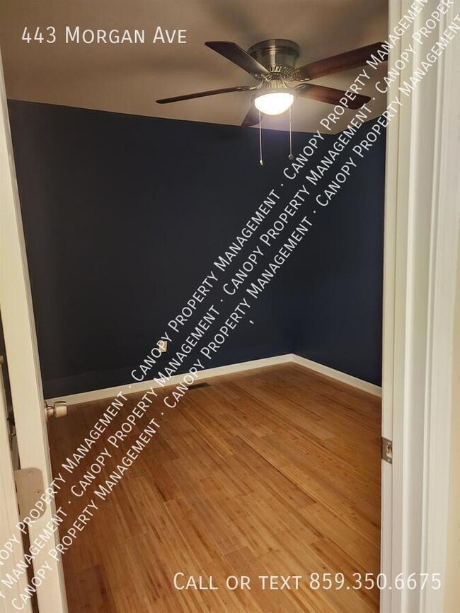 Foto del edificio - 443 Morgan Ave