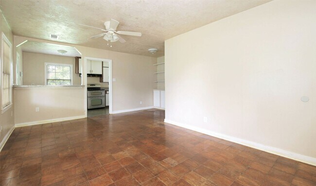 Foto del edificio - 5137 Chennault Rd