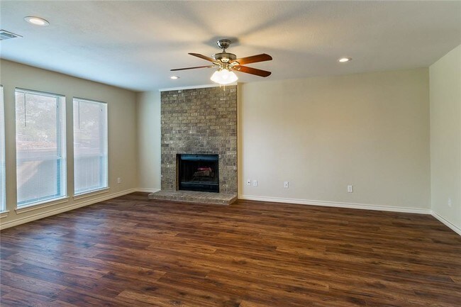 Building Photo - 836 Shady Glen Ln