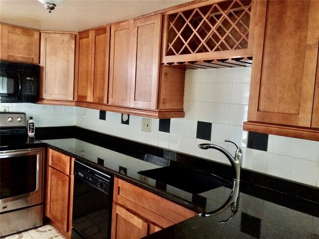 Foto del edificio - 6042 Amberly Ave