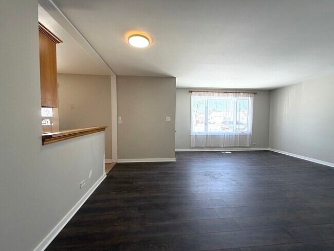 Building Photo - 155 W Wayne Pl