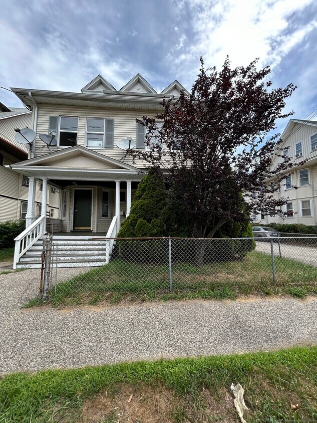 Primary Photo - 896 Howard Ave