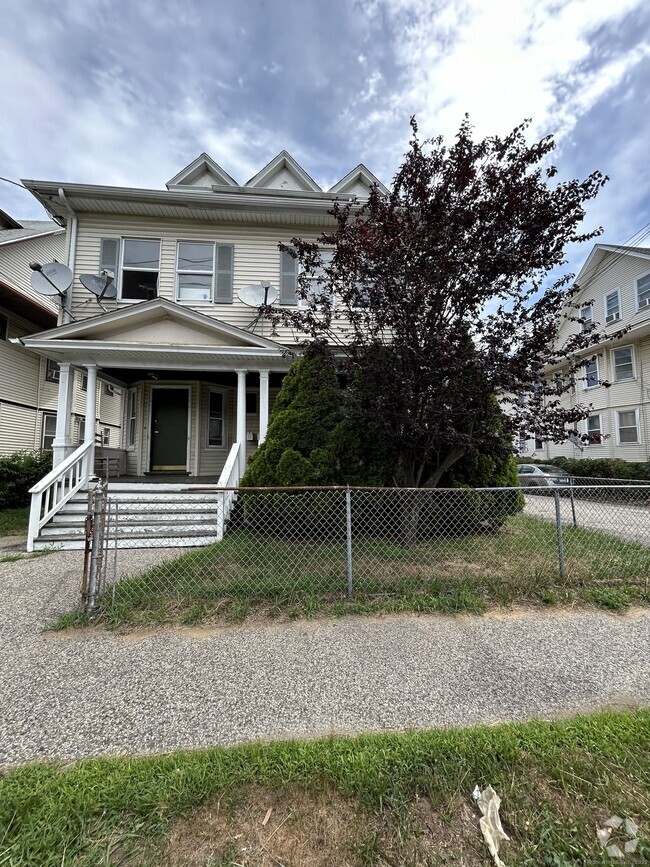 Building Photo - 896 Howard Ave