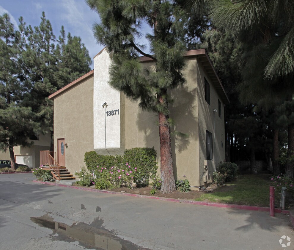Building Photo - 13871 Shady Ln