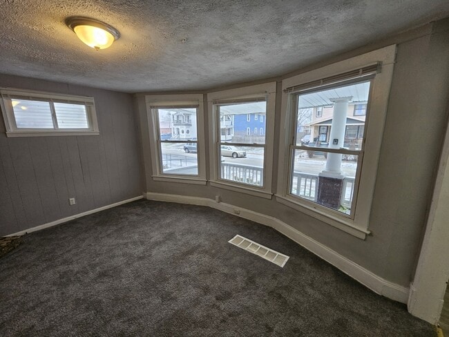 Building Photo - 10602 Earle Ave