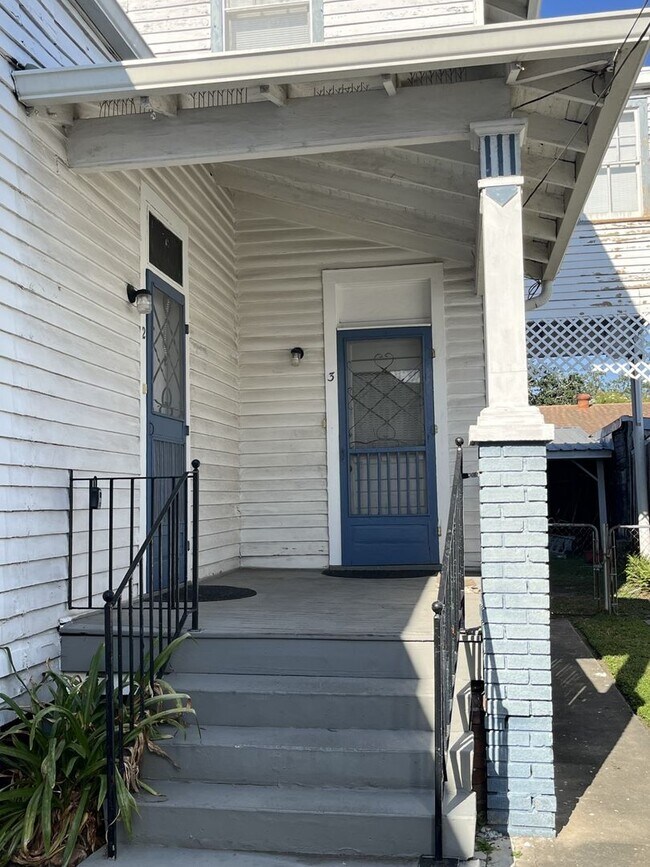 Building Photo - 3315 Iberville St