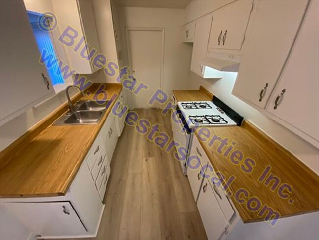 Building Photo - Just Listed!! Single Story Home In Apple V...