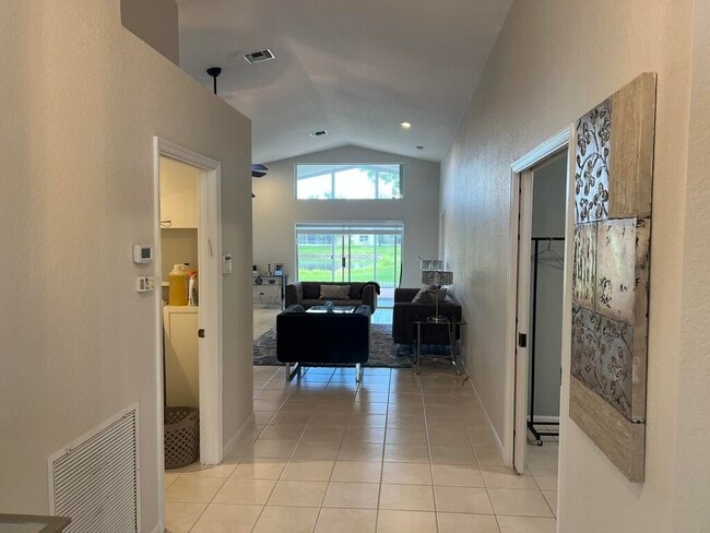 Building Photo - 10596 Sunset Isles Ct