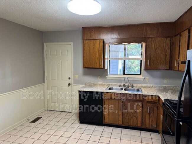 Building Photo - 2187 Dugan St