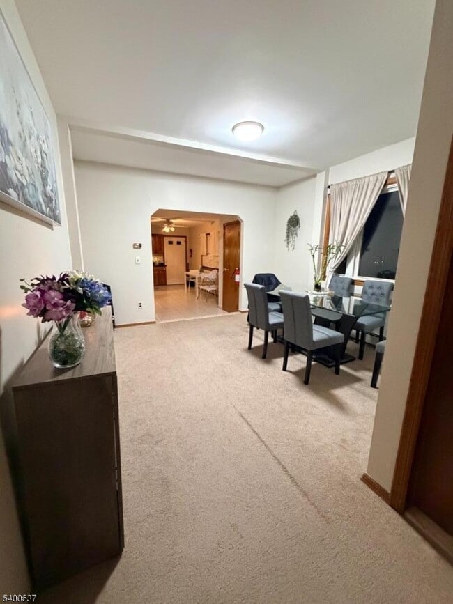 Foto del edificio - 120 Fenner Ave