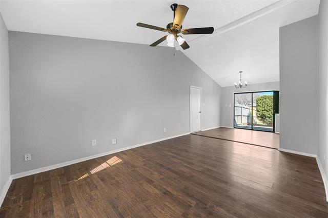 Building Photo - 539 English Oak St