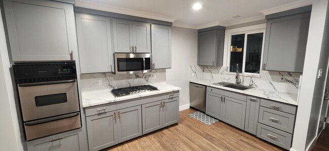 Kitchen - 1112 N Lake Ave