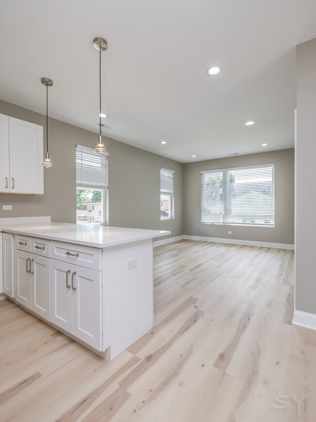 Photo - 723 N Waller Ave Apartment