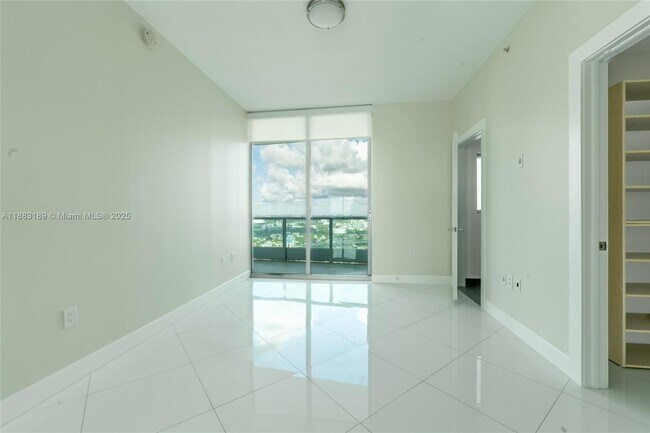 Building Photo - 900 Biscayne Blvd