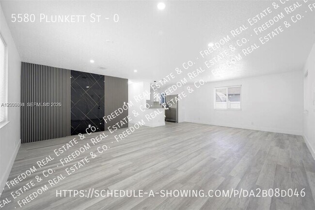 Foto del edificio - 5580 Plunkett St