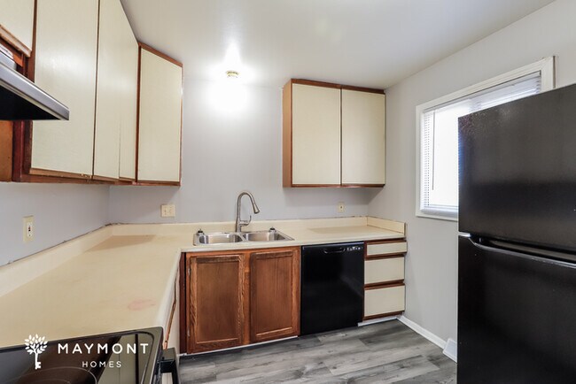 Foto del edificio - 8608 Bristol Ave