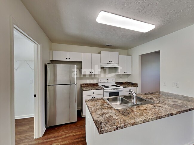 Building Photo - 1419 Westview Dr