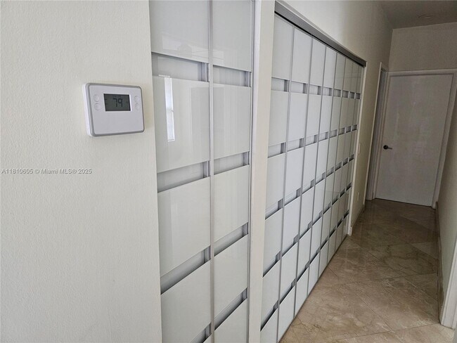 Foto del edificio - 4501 NW 93rd Doral Ct
