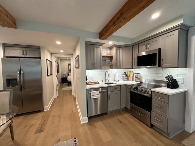 Building Photo - 2144 Kodiak Dr NE