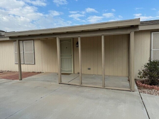 Foto del edificio - 2Bedroom W/2 car Garage, 2 Covered Patios,...