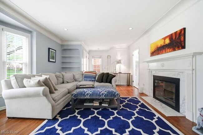 Foto del edificio - Beautiful 4-Bedroom Brick Colonial in University Heights