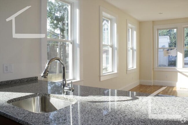 Building Photo - 6 Larose Pl