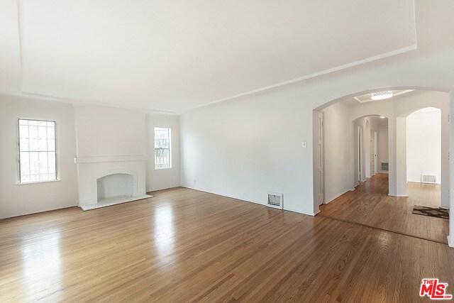 Building Photo - 367 N Kings Rd