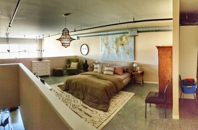 Main Bedroom Mezzanine Level - 444 W Willis St