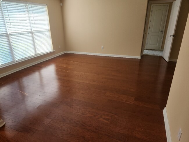 Foto del edificio - 7785 Briarcreek Rd N