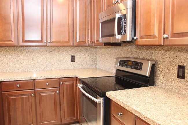 Foto del edificio - SPACIOUS 2B/2BA CONDO IN BANKERS HILL WITH...