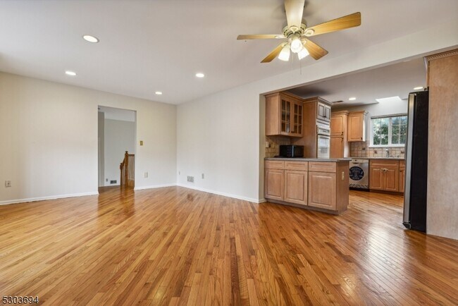 Building Photo - 16 Whispering Way W