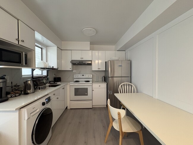 Building Photo - 4876 Earles St