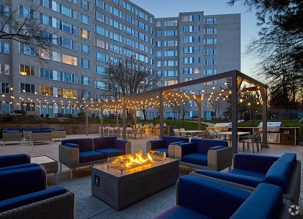 Building Photo - Shirlington House