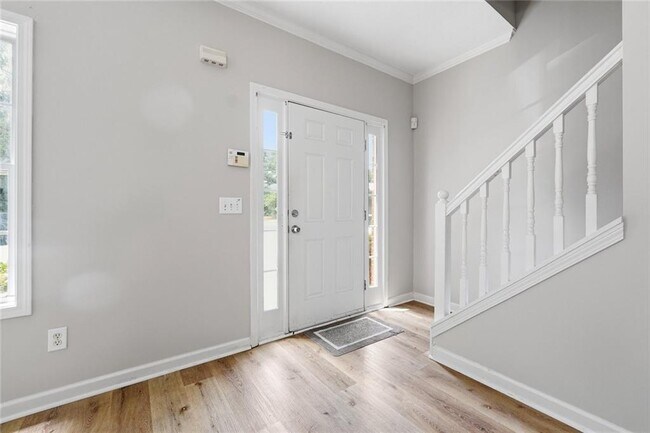 Building Photo - 5072 Leeshire Trace