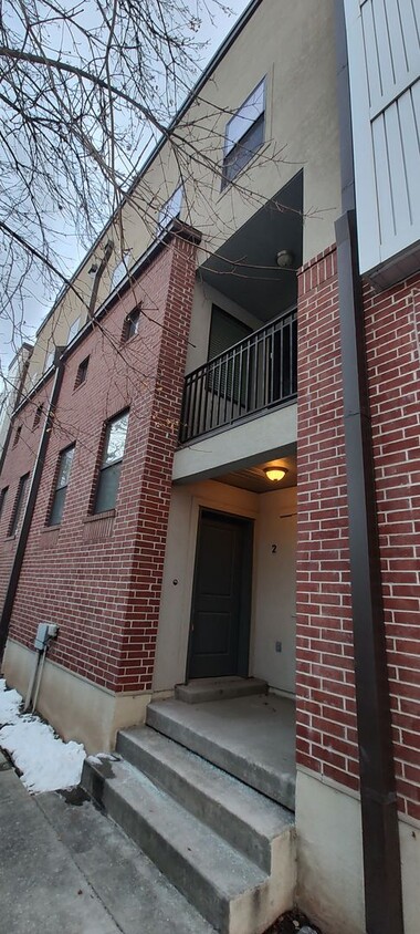 Primary Photo - GORGEOUS Downtown Unit!!!