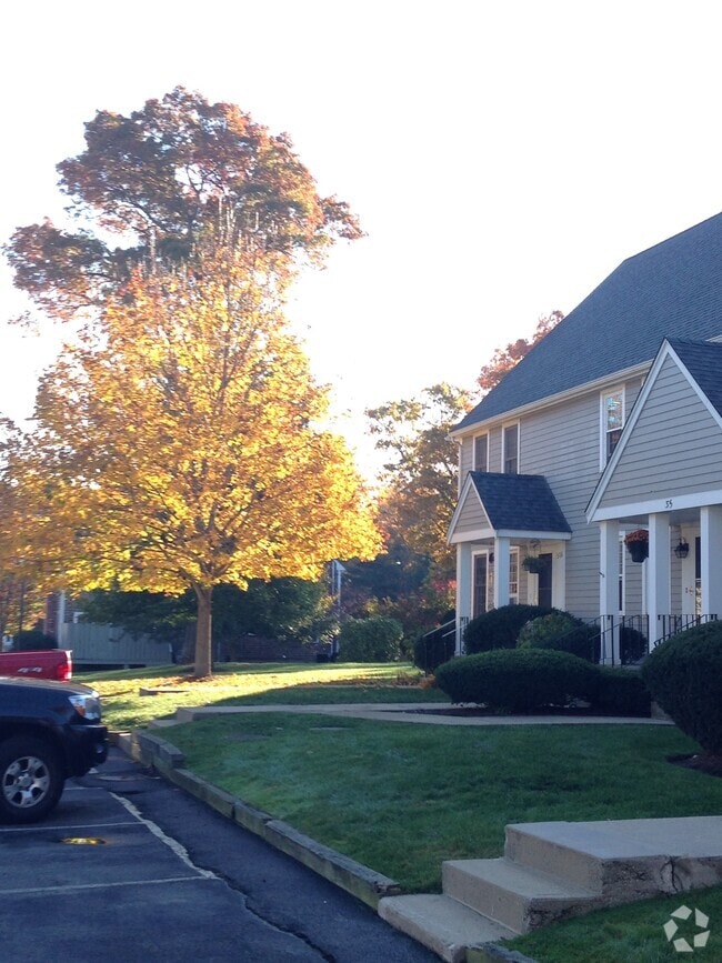 Building Photo - 522 Twin Lakes Dr