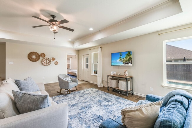 Building Photo - 3230 Creek Side Dr