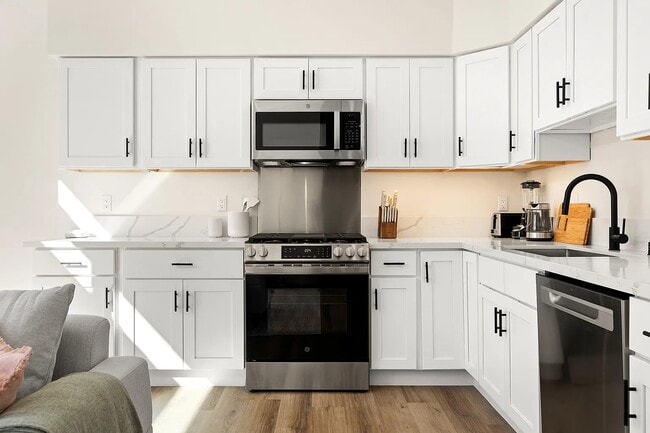 Building Photo - 233 Ashland Ave