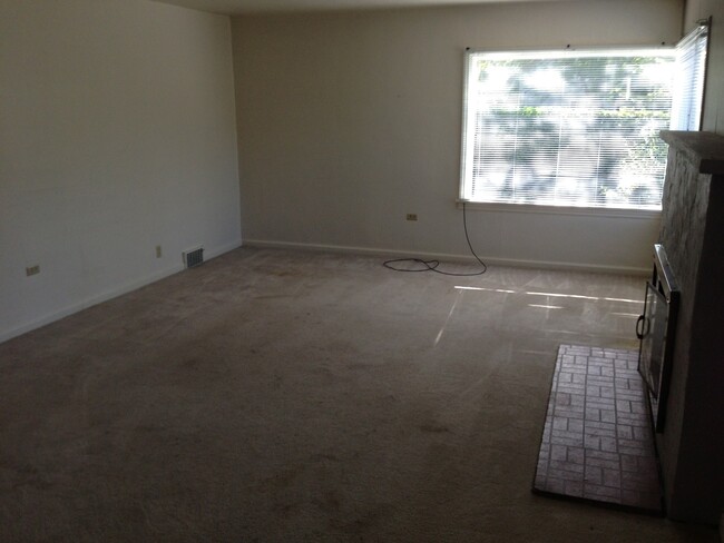 Foto del edificio - Great 3Bed/1.25 bath in Sweet Location!!