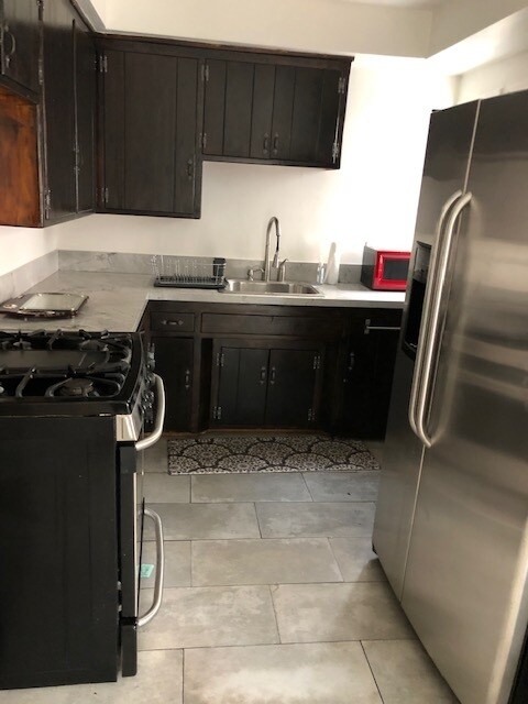 Kitchen - 11855 Weddington St