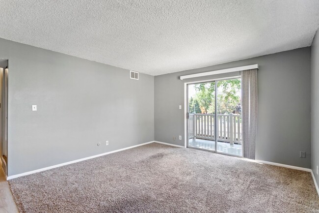 Building Photo - 2 bed / 1 bath - Whispering Pines Condo