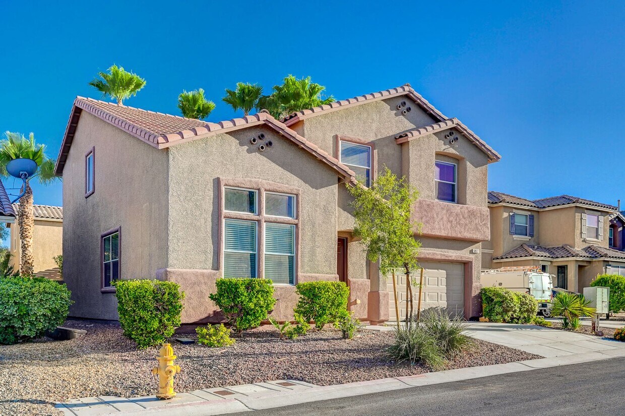 Primary Photo - Stunning 4 Bed 2.5 Bath!
