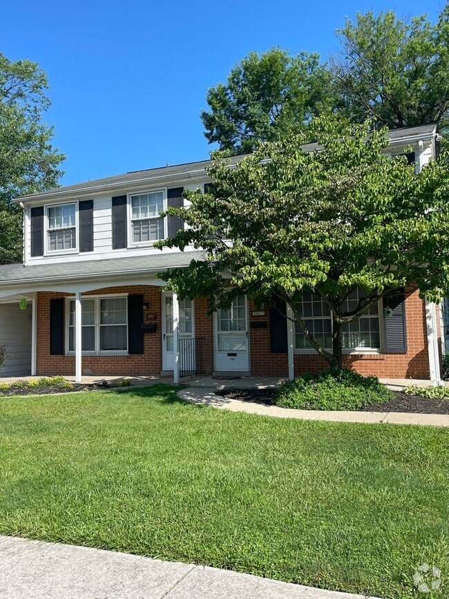 Building Photo - 763 Colonial Ave
