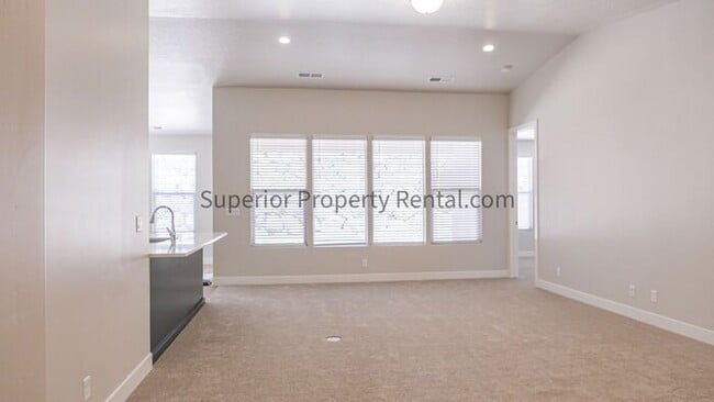 Building Photo - Newer 3 Bed, 2 Bath home in Brio