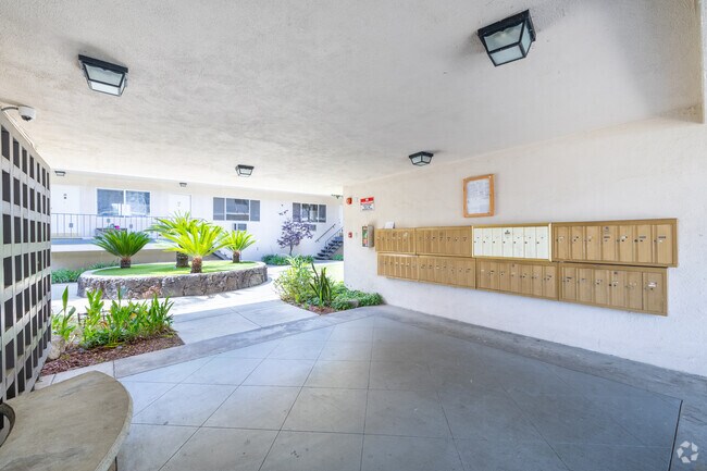 Entrada - The Palms Apartments