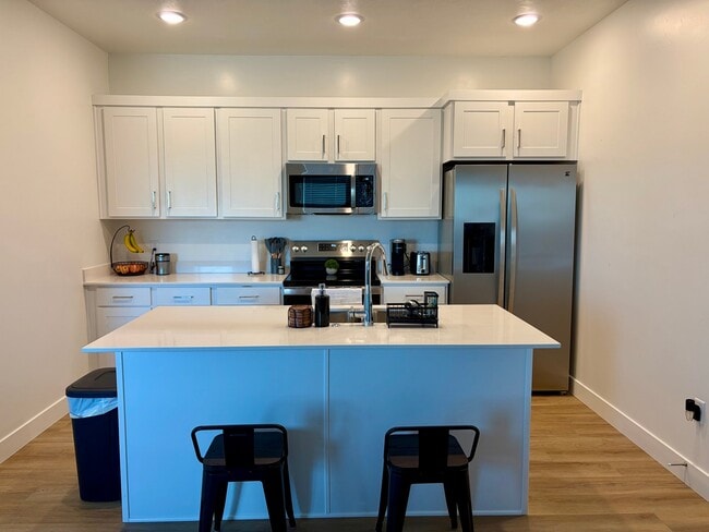Building Photo - 3085 S 225 W