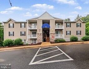 Building Photo - 33 Fern Oak Cir